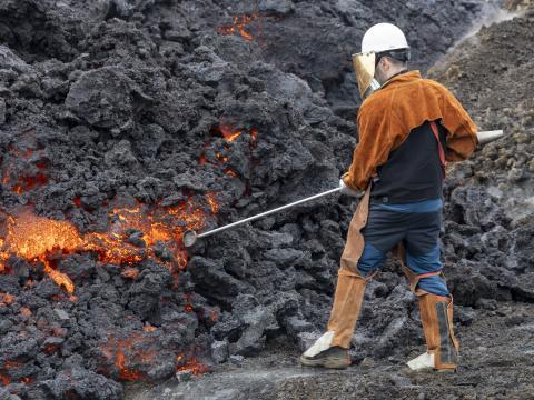 Lava sampling - 17 March 2024